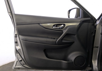 Подержанный автомобиль Nissan X-Trail 2017 года (19 фото)