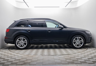 Подержанный автомобиль Audi Q7 2016 года (7 фото)