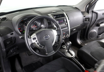 Подержанный автомобиль Nissan X-Trail 2013 года (11 фото)