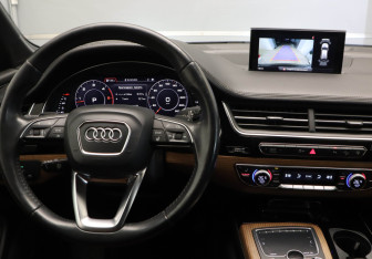 Подержанный автомобиль Audi Q7 2017 года (18 фото)