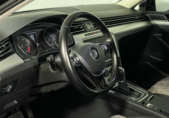 Подержанный автомобиль Volkswagen Passat Wagon 2018 года (13 фото)