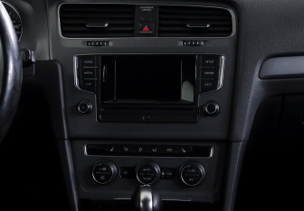 Подержанный автомобиль Volkswagen Golf Hatchback 2013 года (13 фото)