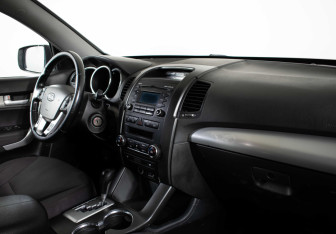 Подержанный автомобиль Kia Sorento 2011 года (9 фото)