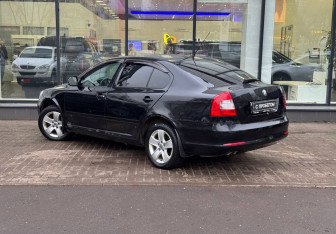 Подержанный автомобиль Skoda Octavia Liftback 2010 года (6 фото)