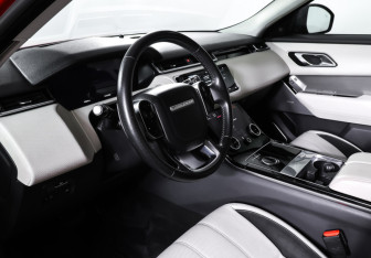 Подержанный автомобиль Land Rover Range Rover Velar 2017 года (15 фото)