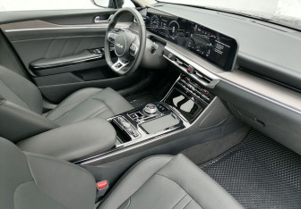 Подержанный автомобиль Kia K5 2024 года (9 фото)