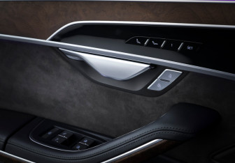 Подержанный автомобиль Audi A8 2019 года (14 фото)