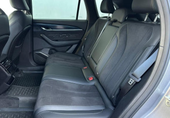 Подержанный автомобиль Geely Monjaro 2024 года (10 фото)