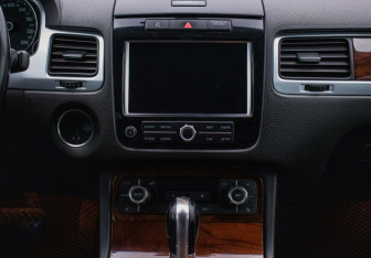 Подержанный автомобиль Volkswagen Touareg 2011 года (14 фото)
