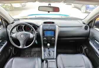 Подержанный автомобиль Suzuki Grand Vitara 2006 года (11 фото)
