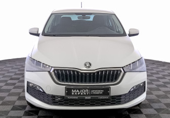 Подержанный автомобиль Skoda Rapid Liftback 2022 года (2 фото)