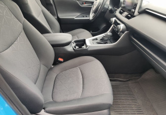 Подержанный автомобиль Toyota RAV4 2021 года (9 фото)