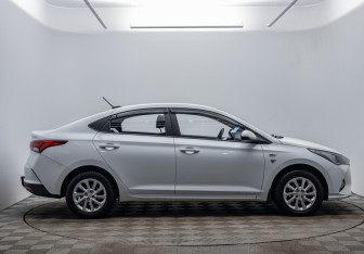 Подержанный автомобиль Hyundai Solaris Sedan 2021 года (4 фото)