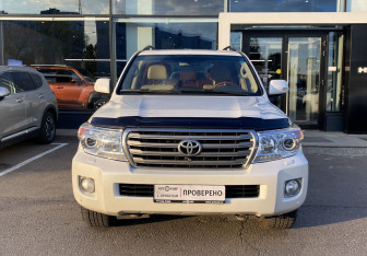 Подержанный автомобиль Toyota Land Cruiser Suv 2013 года (2 фото)