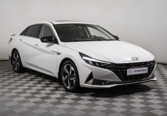Подержанный автомобиль Hyundai Elantra Sedan 2021 года (3 фото)