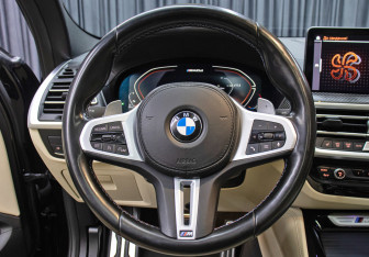 Подержанный автомобиль BMW X4 2021 года (17 фото)
