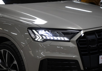 Подержанный автомобиль Audi Q7 2021 года (26 фото)