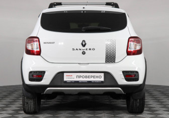 Подержанный автомобиль Renault Sandero 2017 года (6 фото)