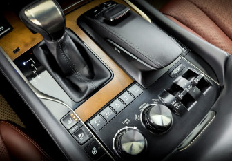 Подержанный автомобиль Lexus LX 2018 года (26 фото)