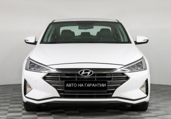 Подержанный автомобиль Hyundai Elantra Sedan 2019 года (2 фото)