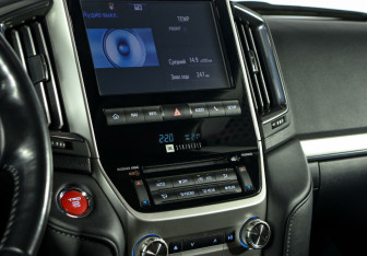 Подержанный автомобиль Toyota Land Cruiser Suv 2019 года (11 фото)