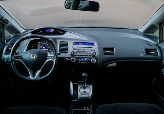 Подержанный автомобиль Honda Civic Sedan 2008 года (17 фото)