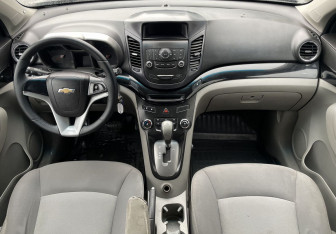 Подержанный автомобиль Chevrolet Orlando 2012 года (10 фото)