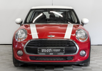 Подержанный автомобиль MINI Hatch 2017 года (2 фото)