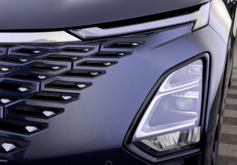 Подержанный автомобиль Omoda C5 2023 года (17 фото)