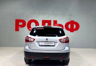 Подержанный автомобиль Suzuki SX4 Hatchback 2014 года (6 фото)