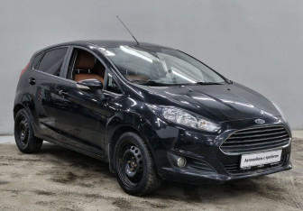 Подержанный автомобиль Ford Fiesta Hatchback 2016 года (3 фото)