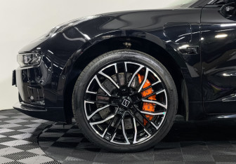 Подержанный автомобиль Zeekr 001 2023 года (21 фото)