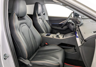 Подержанный автомобиль Omoda C5 2022 года (24 фото)