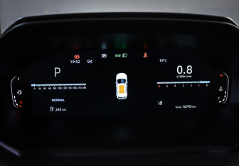 Подержанный автомобиль Changan UNI-S 2024 года (16 фото)