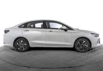 Подержанный автомобиль BAIC U5 Plus 2024 года (4 фото)