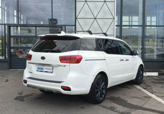Подержанный автомобиль Kia Carnival 2018 года (5 фото)