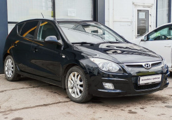 Подержанный автомобиль Hyundai i30 Hatchback 2011 года (3 фото)