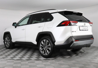 Подержанный автомобиль Toyota RAV4 2020 года (7 фото)