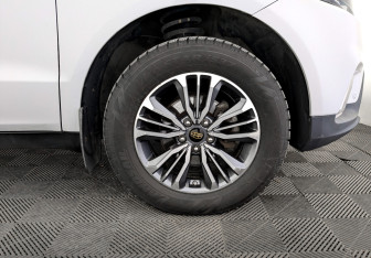 Подержанный автомобиль Geely Emgrand X7 2019 года (18 фото)