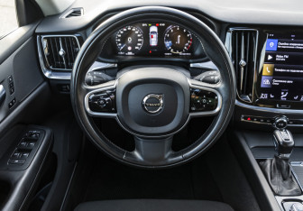 Подержанный автомобиль Volvo V60 Cross Country 2020 года (10 фото)