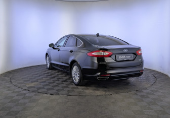 Подержанный автомобиль Ford Mondeo Sedan 2017 года (7 фото)