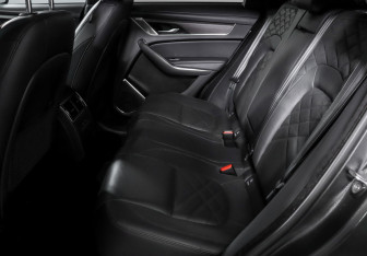 Подержанный автомобиль Jaguar F-Pace 2021 года (10 фото)