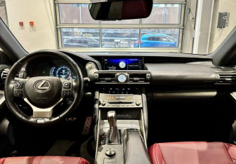 Подержанный автомобиль Lexus IS Sedan 2020 года (12 фото)