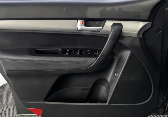 Подержанный автомобиль Kia Sorento 2013 года (19 фото)