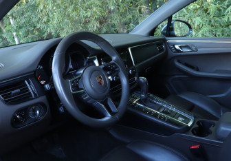 Подержанный автомобиль Porsche Macan 2019 года (13 фото)
