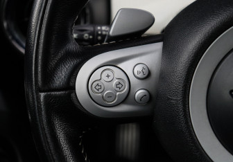 Подержанный автомобиль MINI Hatch 2009 года (17 фото)