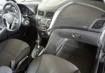 Подержанный автомобиль Hyundai Solaris Hatchback 2011 года (10 фото)