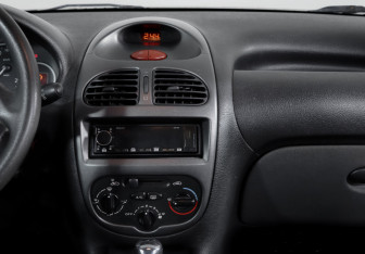 Подержанный автомобиль Peugeot 206 Hatchback 2007 года (13 фото)