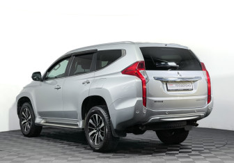 Подержанный автомобиль Mitsubishi Pajero Sport 2019 года (7 фото)