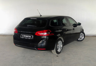 Подержанный автомобиль Peugeot 308 Wagon 2019 года (5 фото)